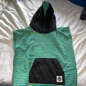 Kids changing poncho